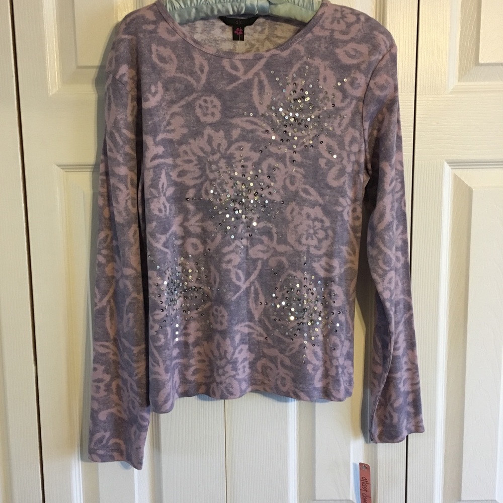 🌈3/$15🌈 NWT Embellished Long Sleeved Shirt